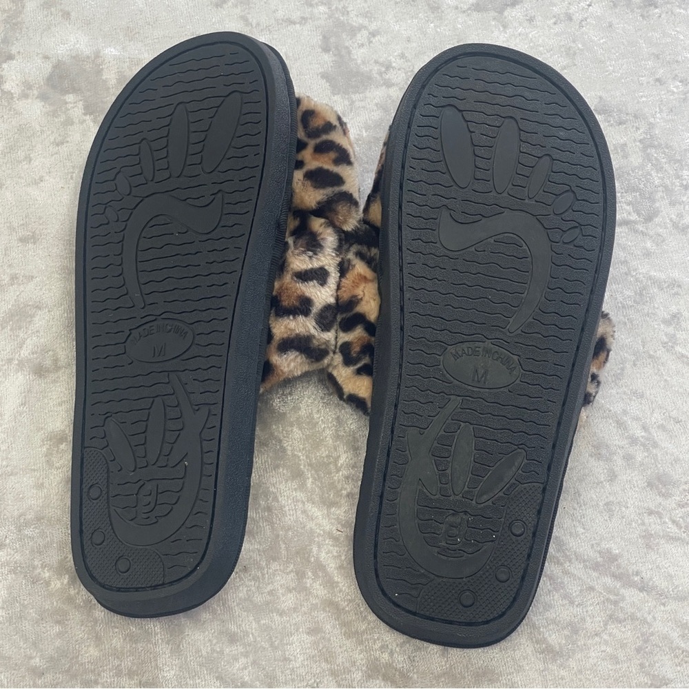 Unbranded Leopard Print Fuzzy Slippers M - Picture 4 of 5